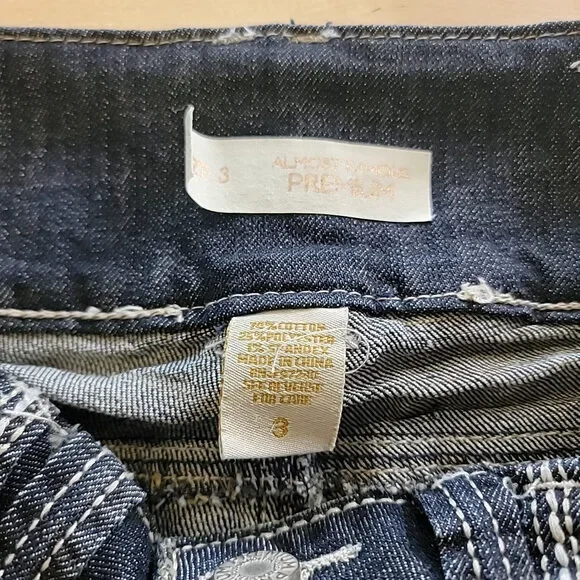 Almost Famous Size 3 Blue Jeans - Picture 4 of 4